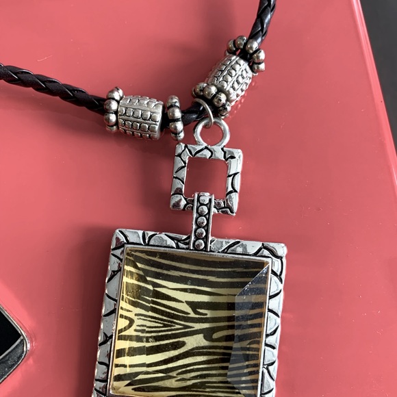 Necklaces-3 necklaces all for one price! - Picture 6 of 6